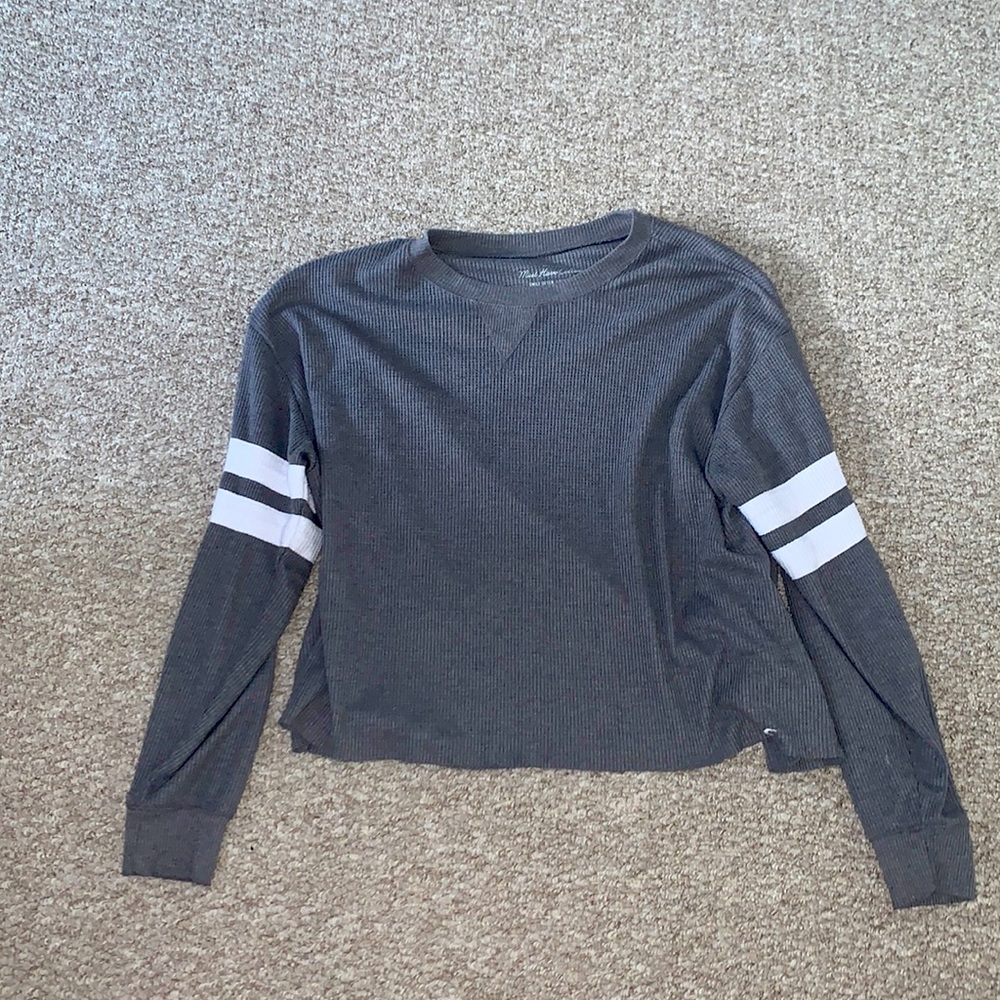gray hollister long sleeve shirt size S